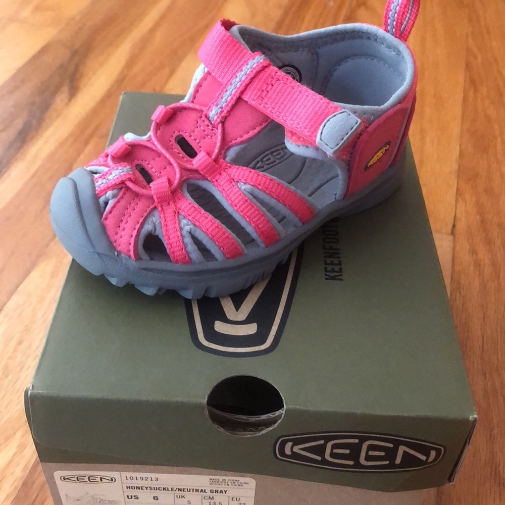 Size 6 toddler Keen sandals